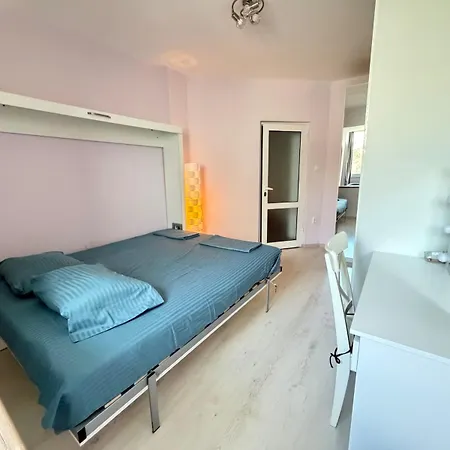 Apartment Vyzrajdane Burgas City